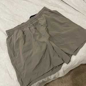 Lululemon 5” bowline shorts